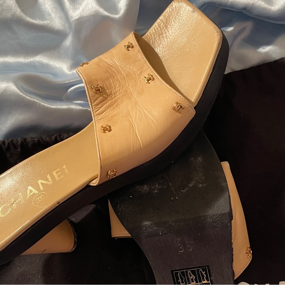 *RARE* CHANEL Beige Leather Slide Sandals with Gold CC Studs - Picture 6 of 9